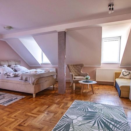 סובוטיקה Garden Apartment מראה חיצוני תמונה