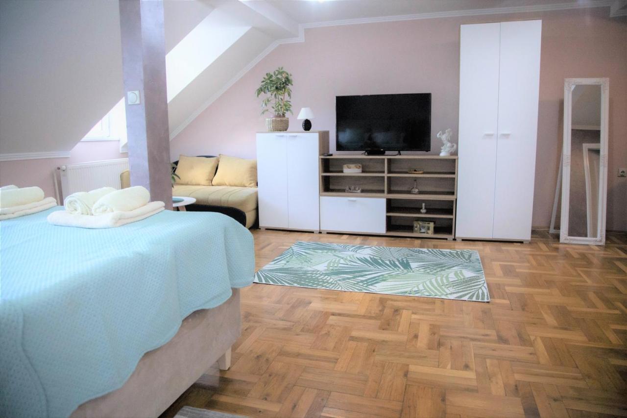 סובוטיקה Garden Apartment מראה חיצוני תמונה