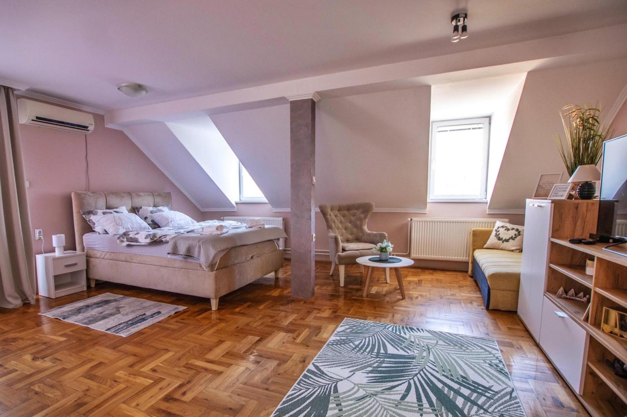 סובוטיקה Garden Apartment מראה חיצוני תמונה